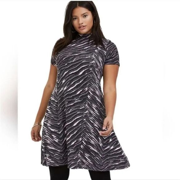 NEW Torrid Zebra Hacci Mock Neck Trapeze Dress in Gray/Pink Size 3 (3X 22-24) - Picture 2 of 13